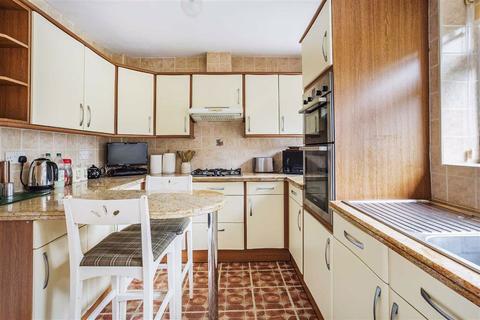 33 Paddock Way, Oxted, RH8 0LG