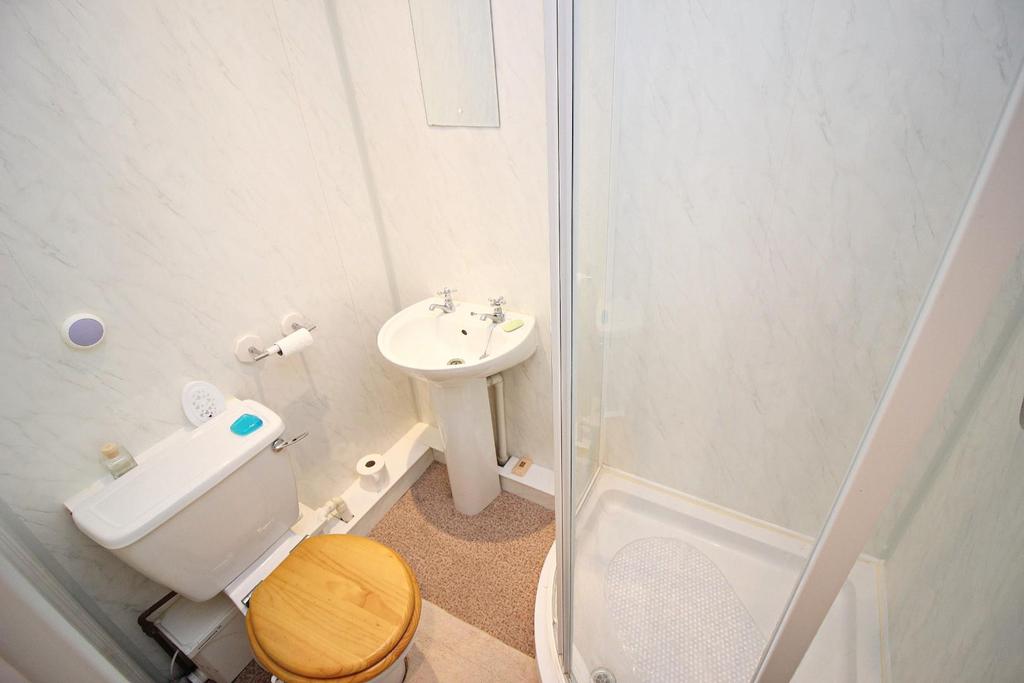 Shower Room / WC