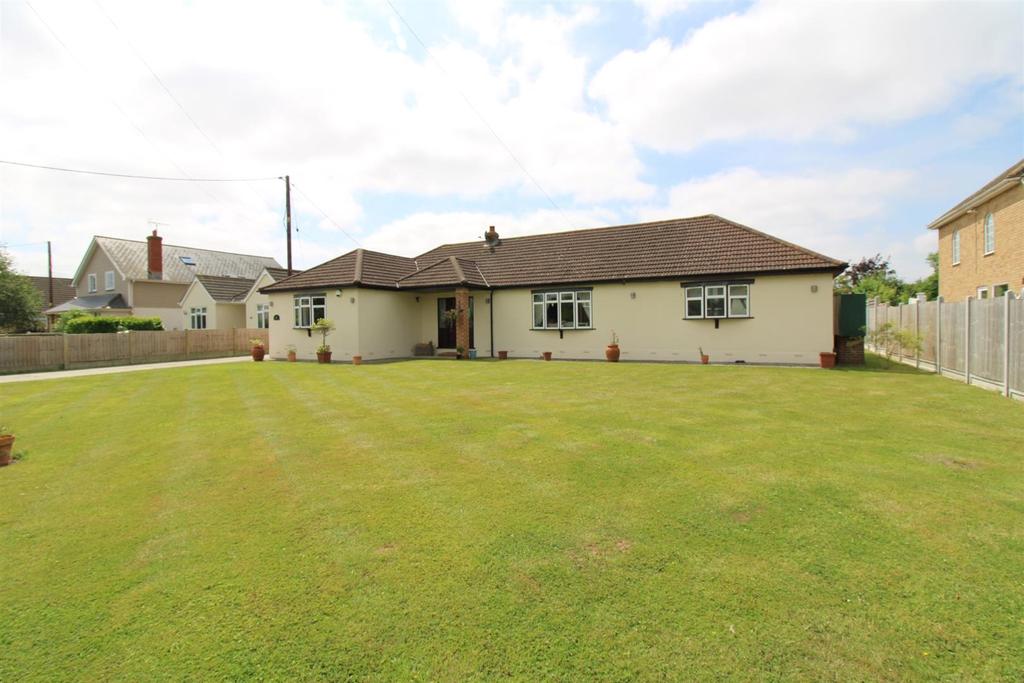 Main Road, Woodham Ferrers 4 bed detached house £800,000