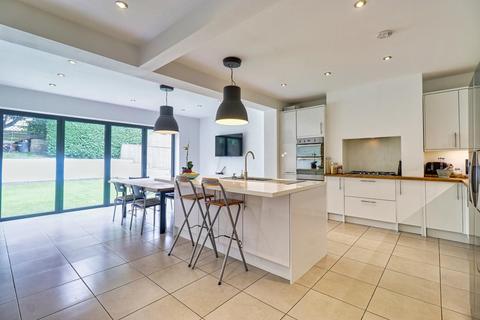 19 Canada Drive, Rawdon, Leeds, LS19 6LU