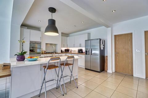 19 Canada Drive, Rawdon, Leeds, LS19 6LU