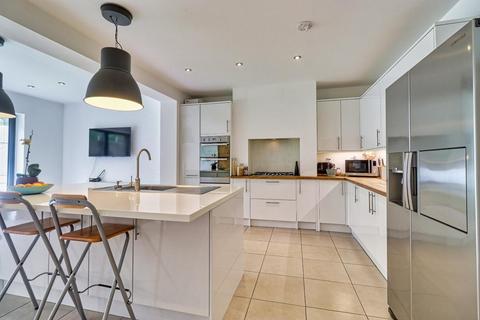 19 Canada Drive, Rawdon, Leeds, LS19 6LU