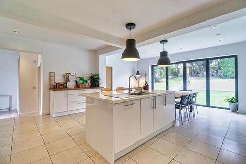 19 Canada Drive, Rawdon, Leeds, LS19 6LU