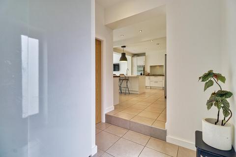 19 Canada Drive, Rawdon, Leeds, LS19 6LU