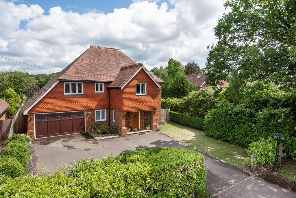 Guildford Road, Cranleigh, GU6 5 bed detached house £1,200,000