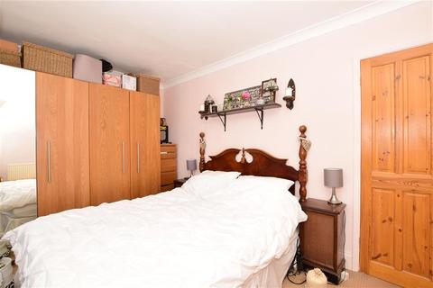 94 Bader Way, Rainham, RM13 7HT