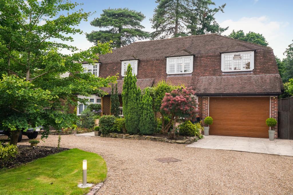 Northfield Place, Weybridge, Surrey, KT13 0RF 5 bed detached house £