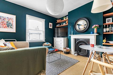 Flat 3, 29 Almeric Road, London, SW11 1HL