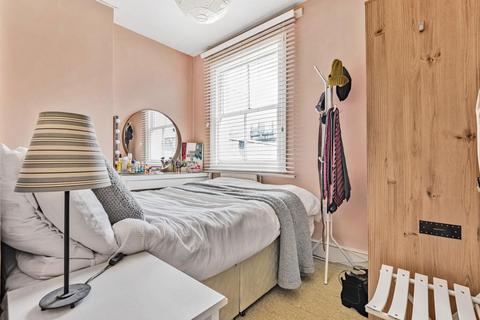 Flat 3, 29 Almeric Road, London, SW11 1HL