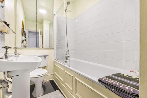 Flat 3, 29 Almeric Road, London, SW11 1HL
