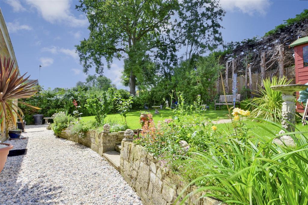 Medway, Crowborough, East Sussex 3 bed detached bungalow £485,000