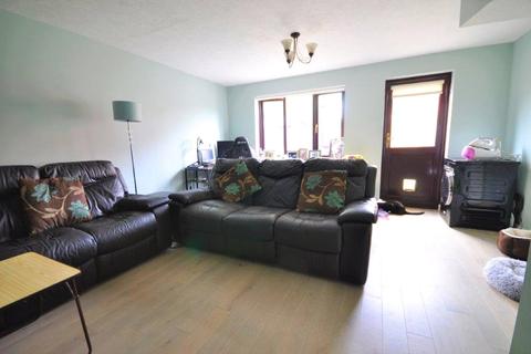 10 Broadmead, Horley, RH6 9XB