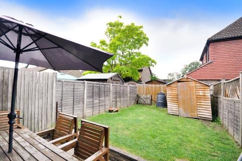 10 Broadmead, Horley, RH6 9XB