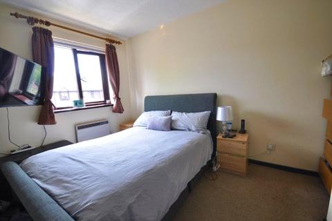 10 Broadmead, Horley, RH6 9XB