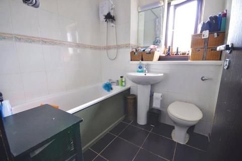10 Broadmead, Horley, RH6 9XB