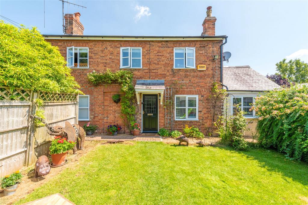 Brewhouse Lane, Rowsham, Aylesbury... 2 bed detached house £375,000