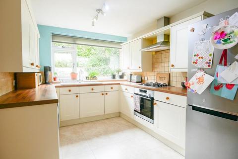 60 Queensdown Gardens, Bristol, BS4 3JF