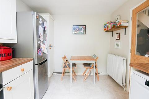 60 Queensdown Gardens, Bristol, BS4 3JF