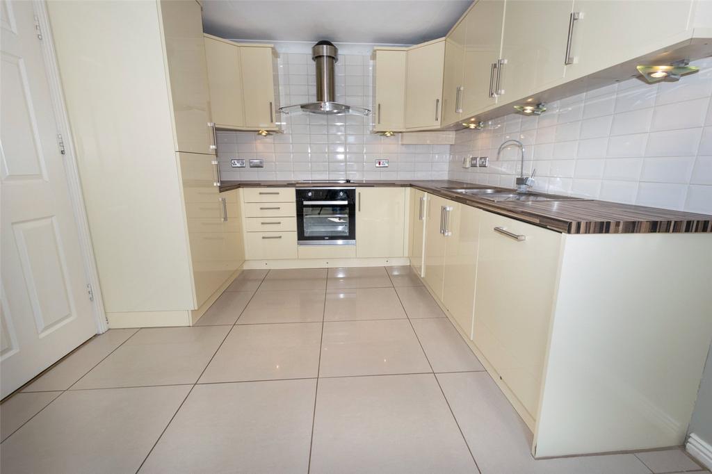 Pennymoor Drive, Middlewich 4 bed semidetached house £225,000