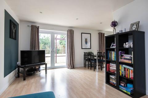 9 Beech Grove, Donington, Spalding, PE11 4XQ