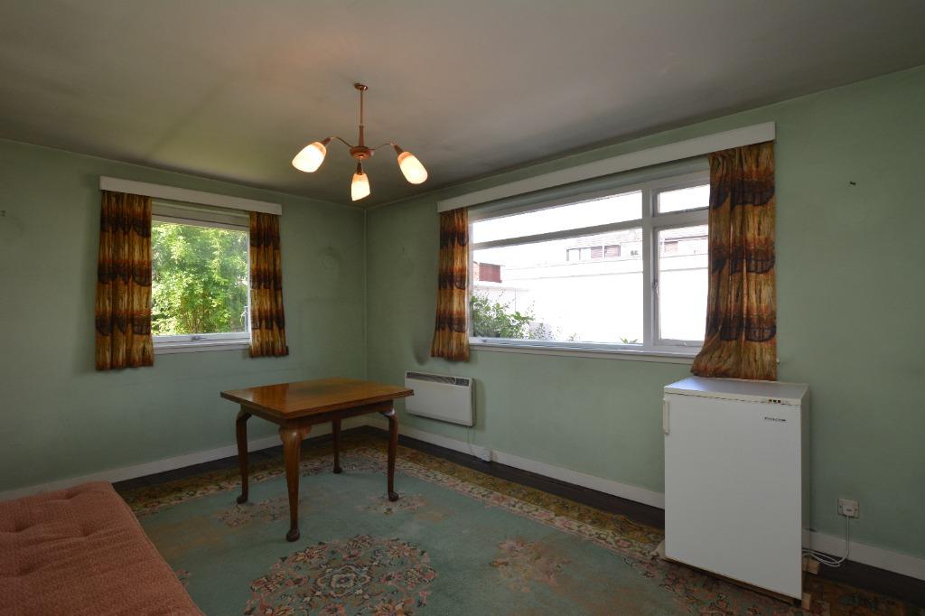 Cedar Avenue, Torbrex, Stirling, FK8 2PF 3 bed semidetached house £