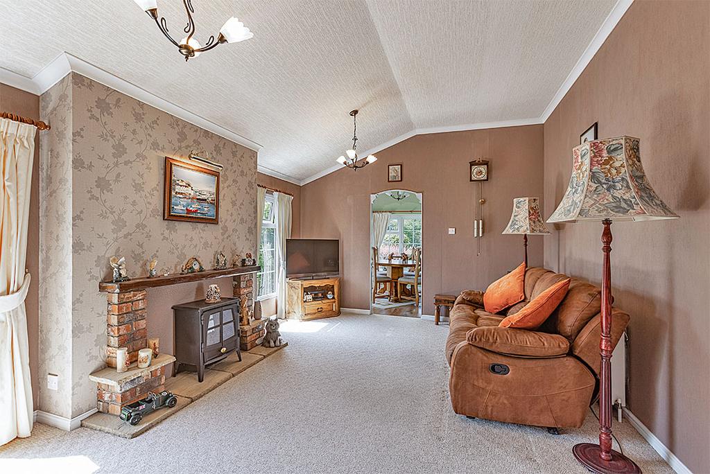 9 Maple Crescent, Kelso TD5 8NQ 2 bed detached house £169,950