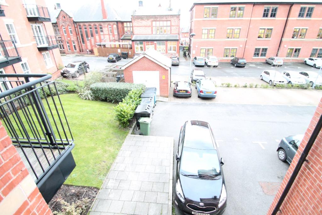 Groby Road, Altrincham, WA14 2 bed flat £800 pcm (£185 pw)