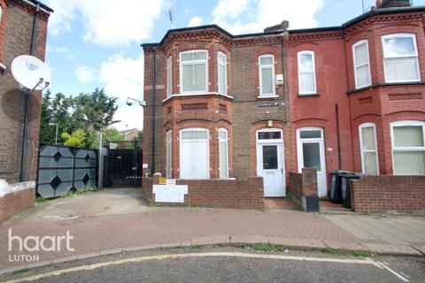 3 bedroom end of terrace house for sale - Crawley Road, Luton