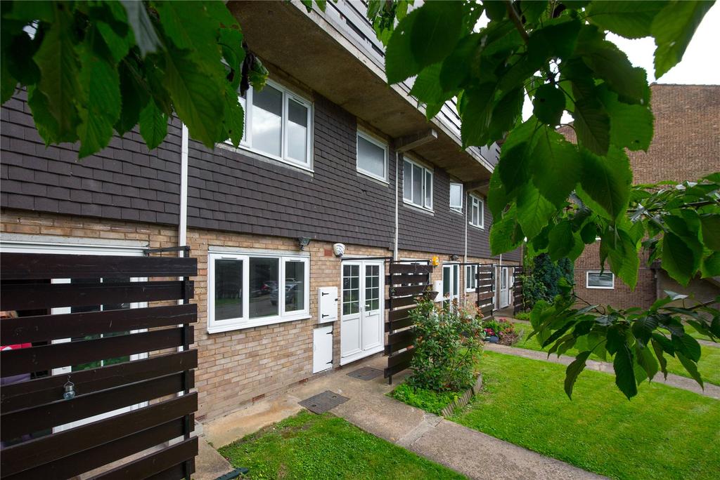 Linton Court, Rise Park Parade, Romford, RM1 2 bed £250,000