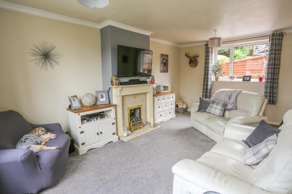 Goyt Avenue, Marple, Cheshire, SK6 3 bed terraced house £210,000