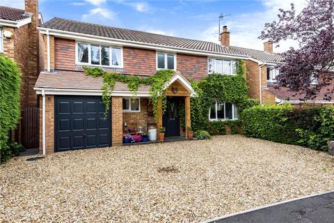 3 Chantry Road, Bagshot, GU19 5DB