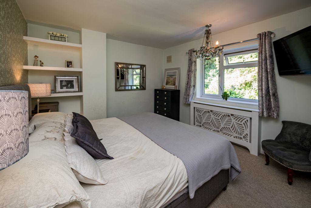 Bedroom 1 (Double)