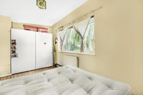 35, Arran Court Cherry Close, London, NW9 5FP
