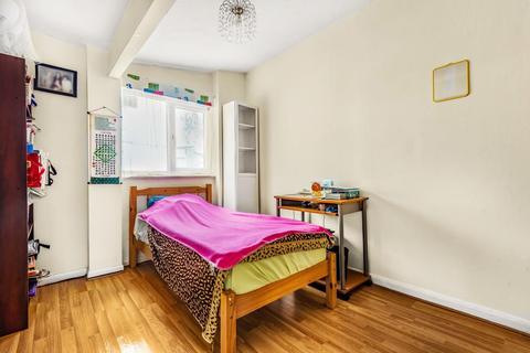 35, Arran Court Cherry Close, London, NW9 5FP