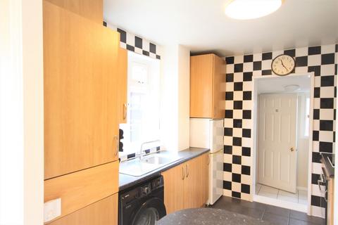 3 bedroom semi-detached house to rent, Rookery Crescent, Dagenham