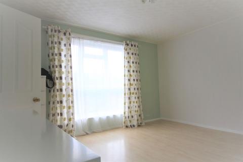 3 bedroom semi-detached house to rent, Rookery Crescent, Dagenham