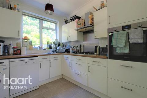 3 bedroom detached house to rent - Seely Road, SW17