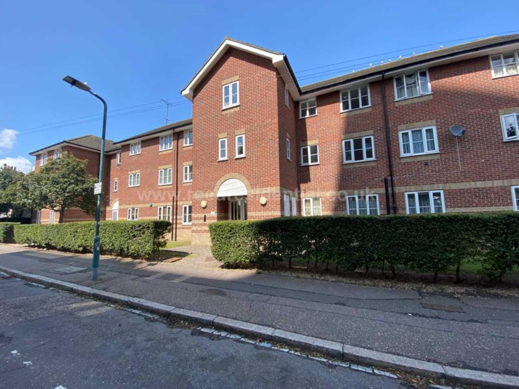 Coleman Street, Southend On Sea 2 bed apartment £850 pcm (£196 pw)