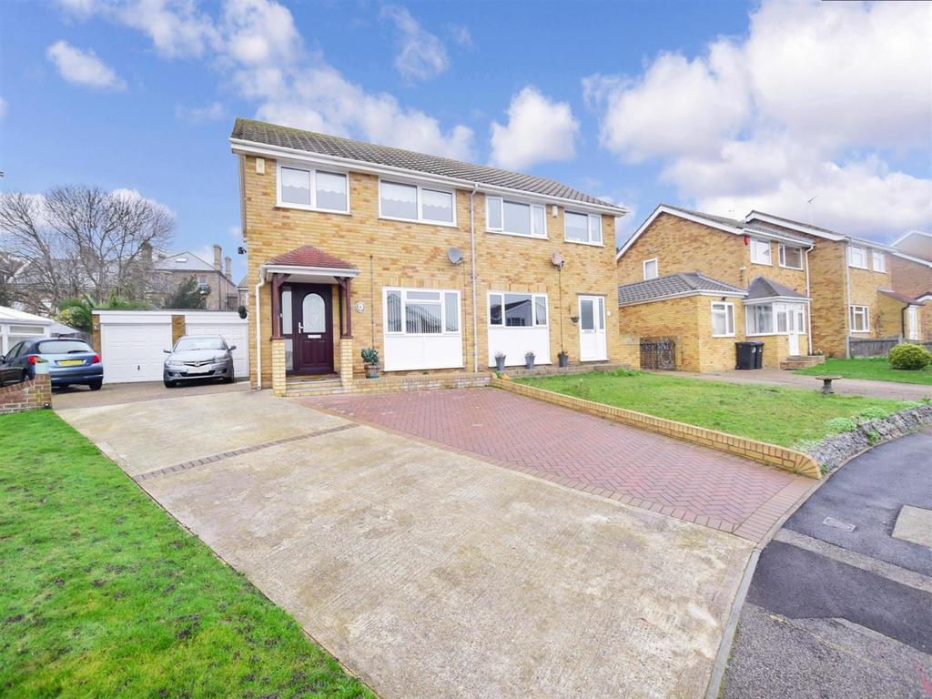 St. Augustines Park Ramsgate CT11 3 bed semidetached house £1,350