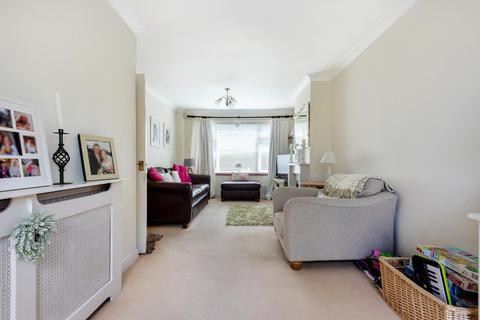 9 Engliff Lane, Woking, GU22 8SU