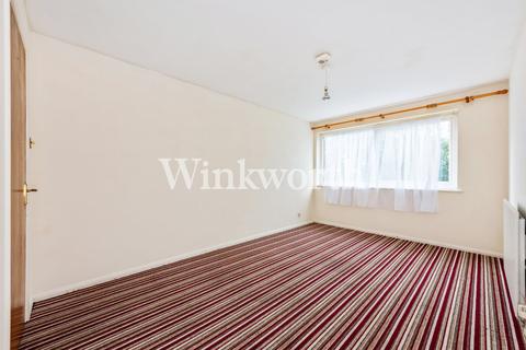 2 Mintern Close, London, N13 5SX