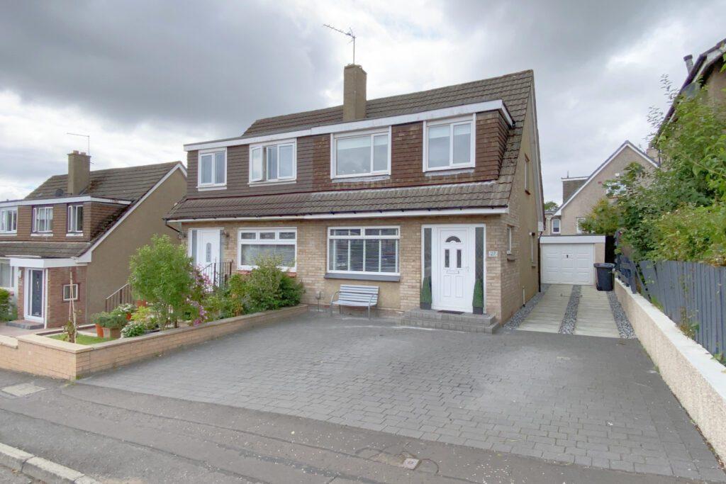 27 Farm Road, Duntocher G81 6JY 3 bed semidetached house £185,000