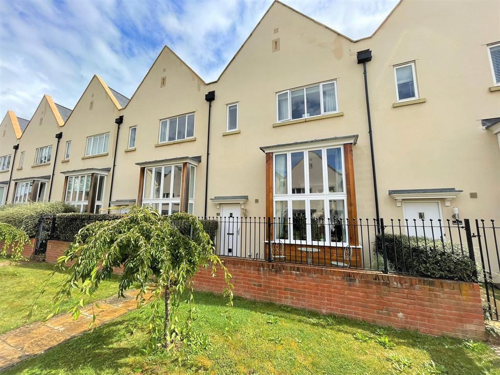 Ricardo Drive, Dursley, GL11 5BD 4 bed terraced house £330,000