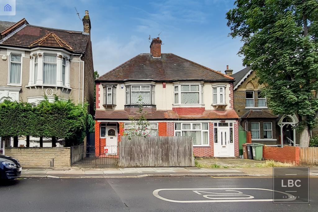 Hither Green Lane, Lewisham, London SE13 3 bed terraced house to rent