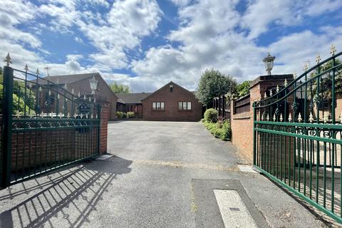 3 bedroom detached bungalow to rent, Old Epperstone Road, Lowdham, Nottingham