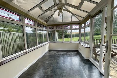 3 bedroom detached bungalow to rent, Old Epperstone Road, Lowdham, Nottingham