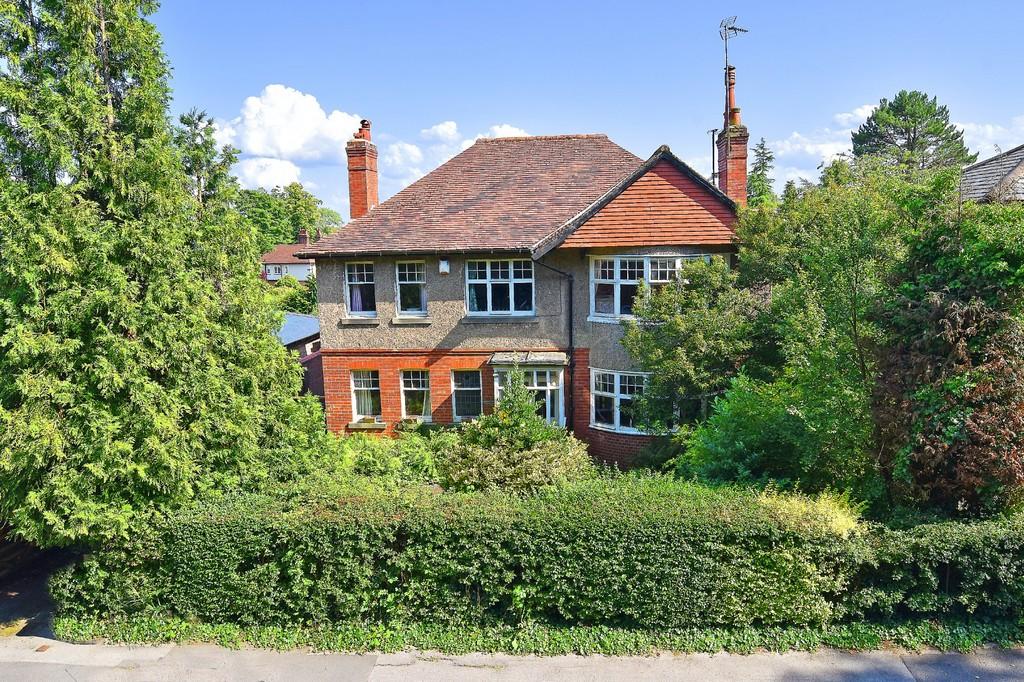 Harlow Moor Drive, Harrogate 4 bed detached house £800,000