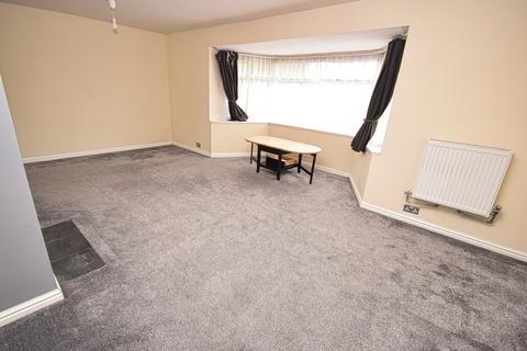 3 bedroom semi-detached house to rent, Broomfields Close, West Midlands B91