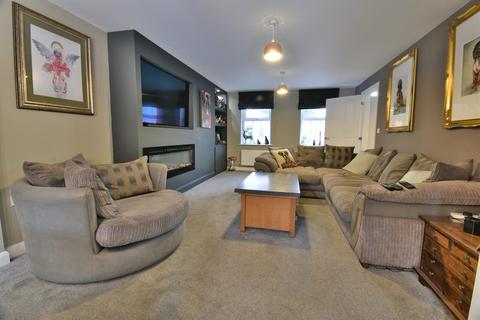 8 Hare Park, Drakelow, Burton-on-trent, DE15 9FU