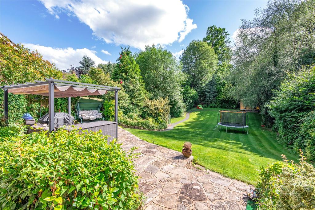 Crownfields, Sevenoaks, Kent, TN13 4 bed detached house £3,900 pcm (£